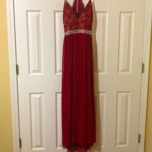 Juniors Floor Length Evening Gown, burgundy